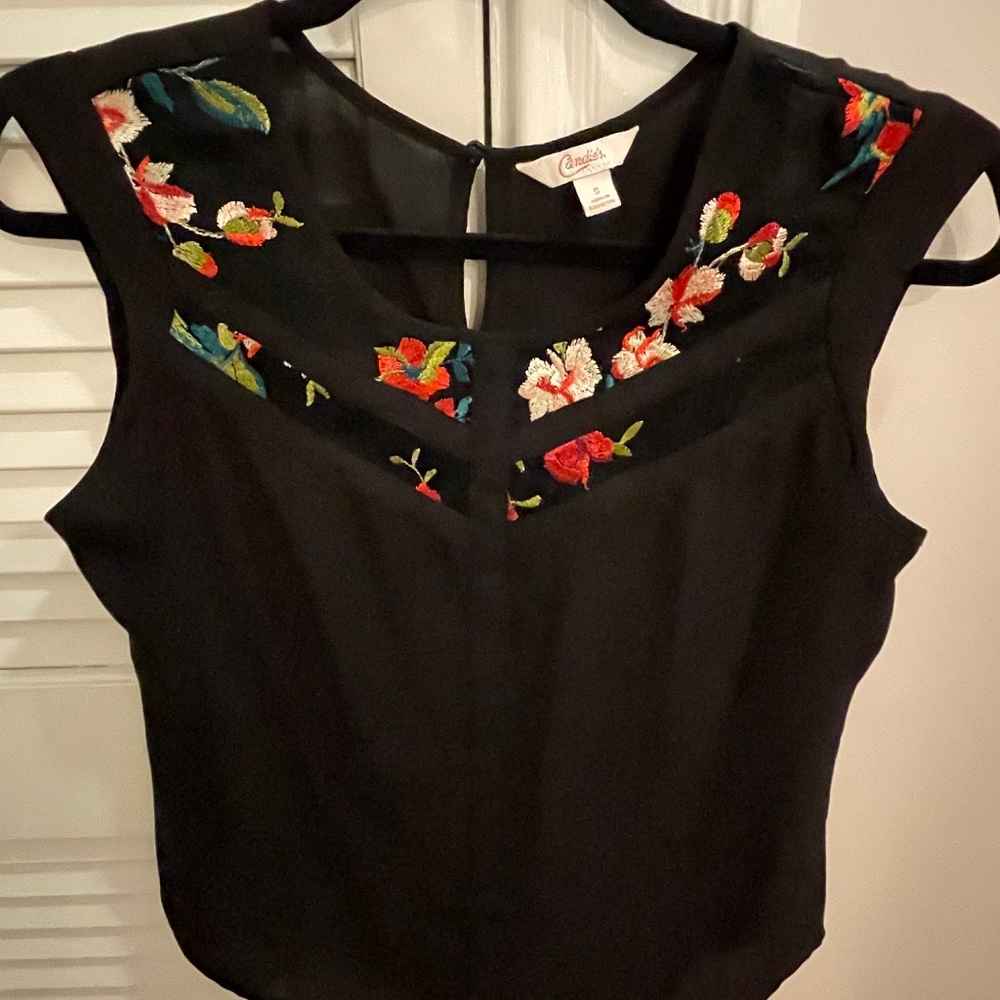 Candie’s, Small, Black w/ Floral Embroidery, Sleeveless Blouse